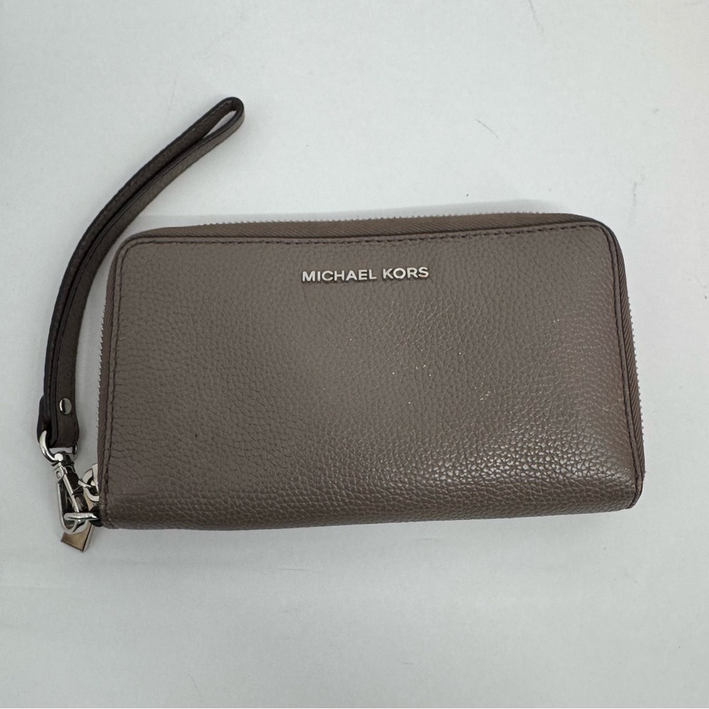 Michael Kors Jet Set Travel Multifunction Zip Around Case Wallet